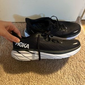 HOKA CLIFTON 8 size 9.5 great condition
